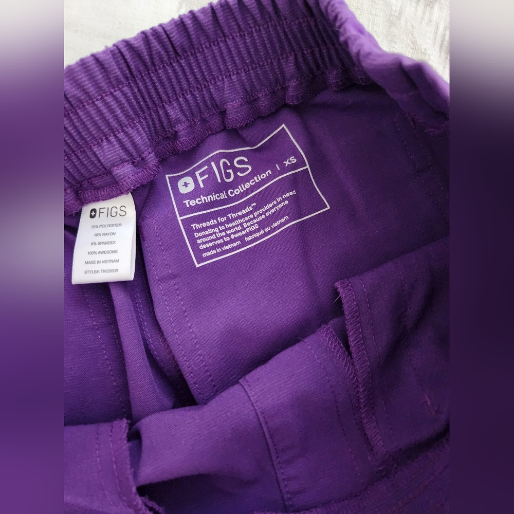 Women's Figs Ultra Violet XS scrub set - Picture 7 of 7